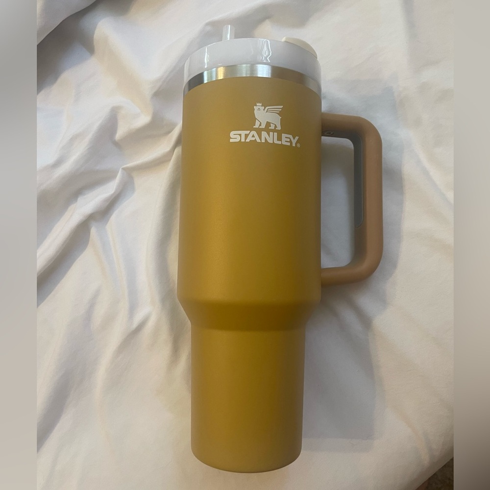 Stanley 40 oz Tumbler in Yarrow